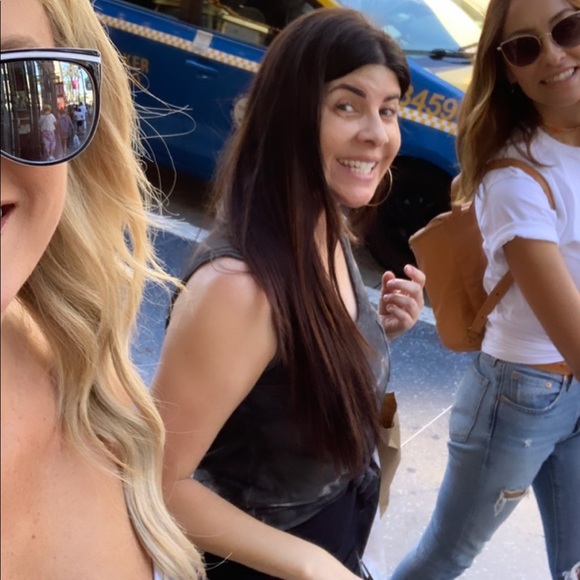 Meet your Posher, Nicole - Picture 2 of 3